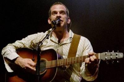 GAROU a la guitare
